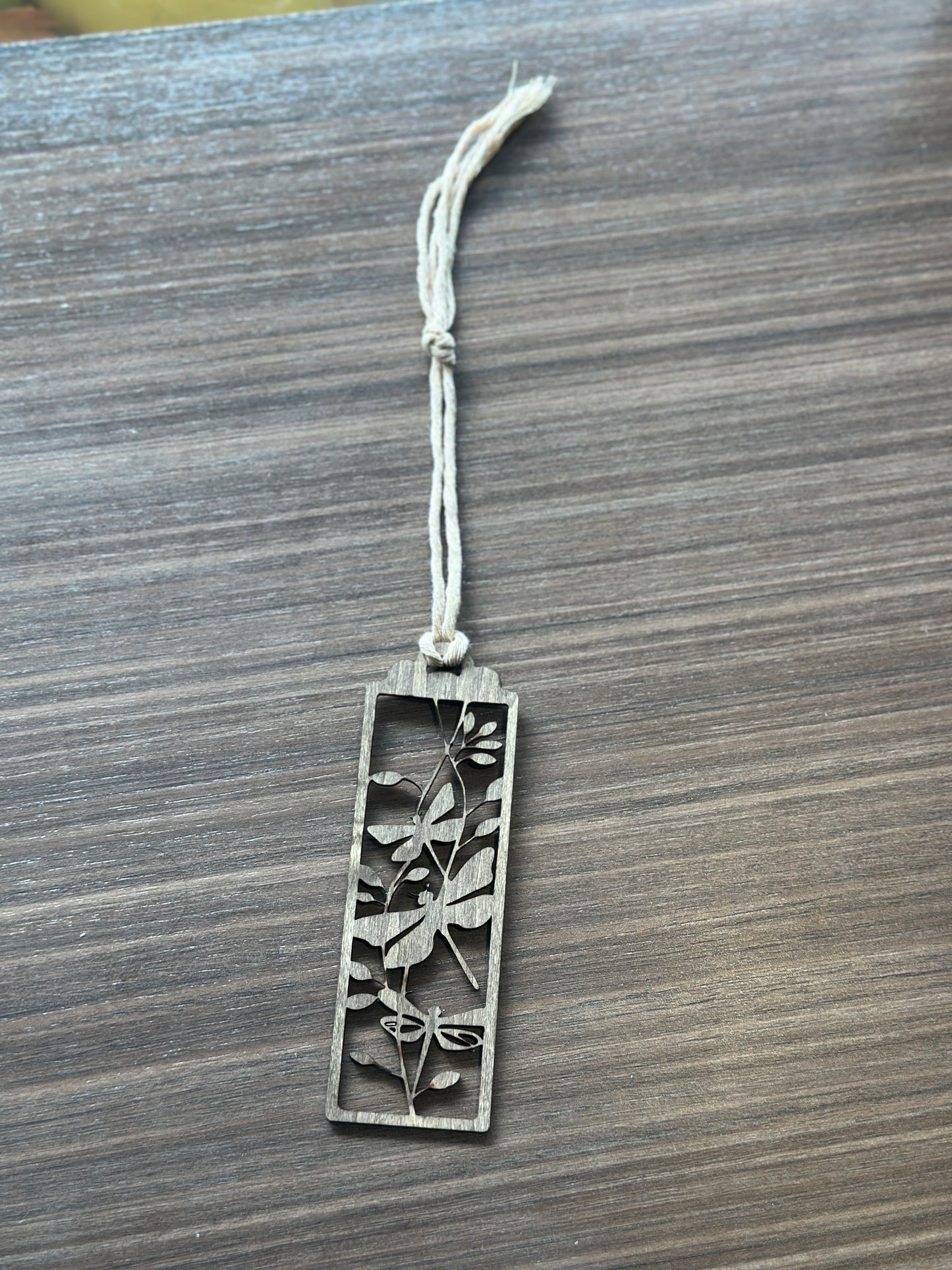Signet en bois papillons